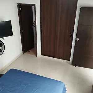 comoda-habitacion-con-bano-privado-ubicacion-intermedia.colombiamedellinhotels.com/